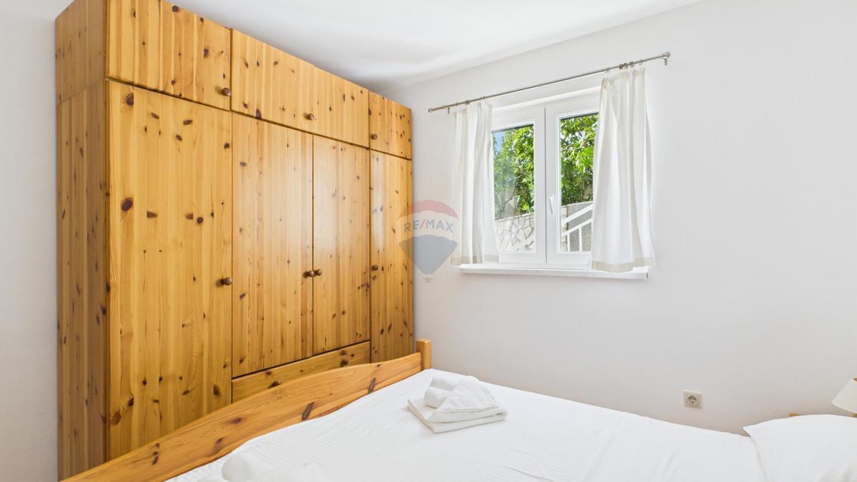 Krk, Njivice – Casa con vista e 2 appartamenti