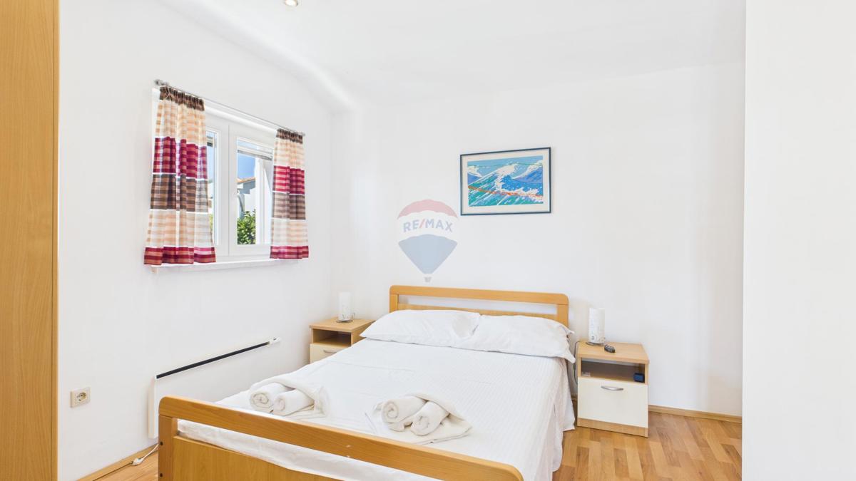 Krk, Njivice – Casa con vista e 2 appartamenti