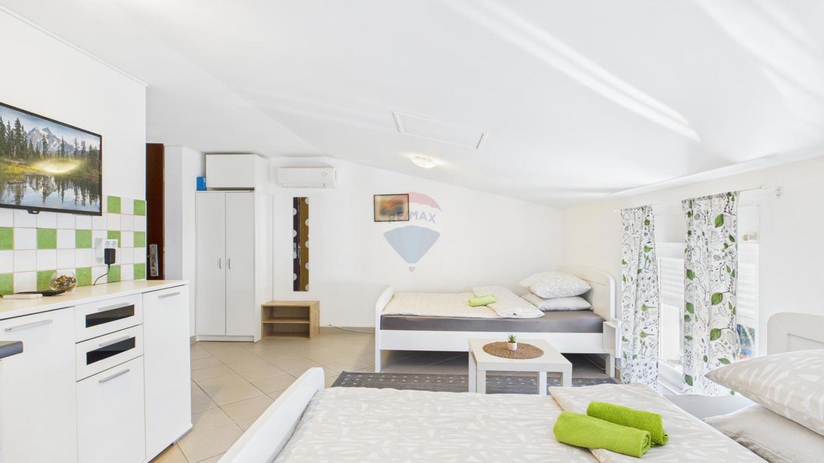 Crikvenica, centro – tre appartamenti a 200 metri dal mare