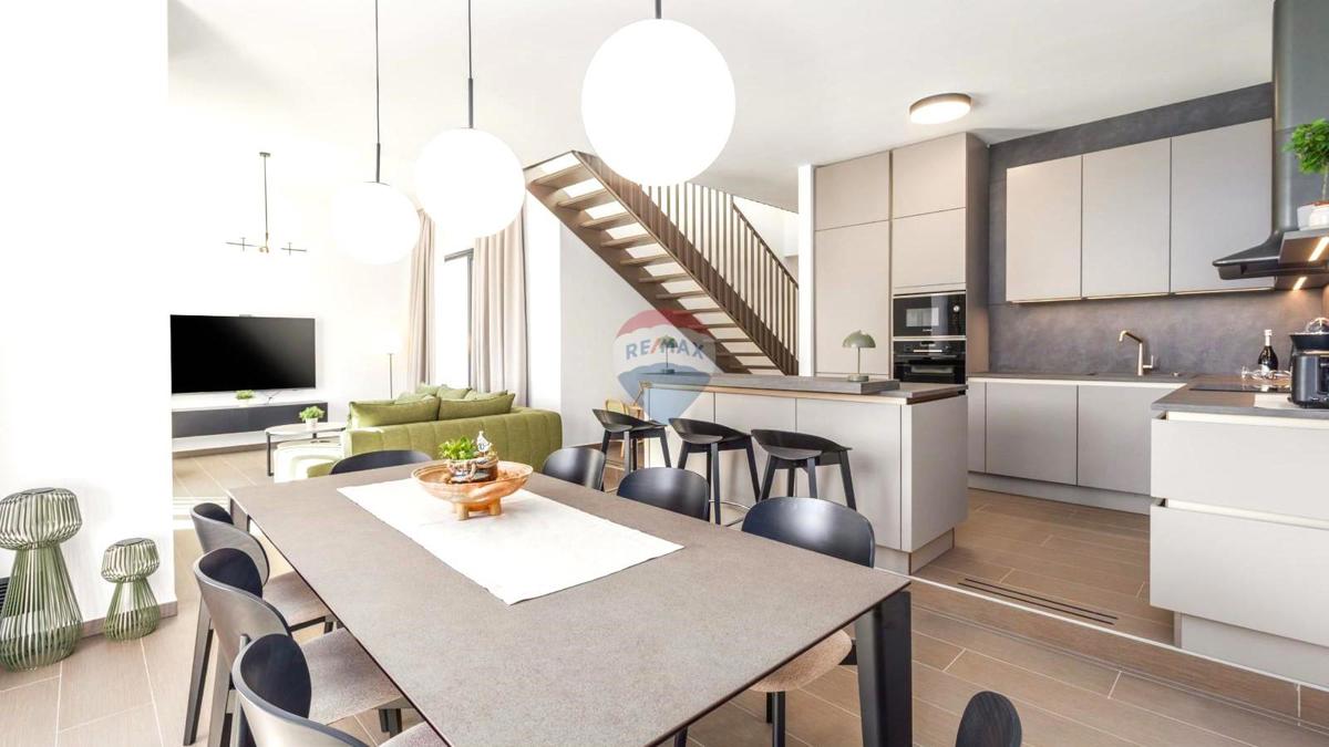 Istria, Umago – Villa di Lusso con 5 Camere da Letto