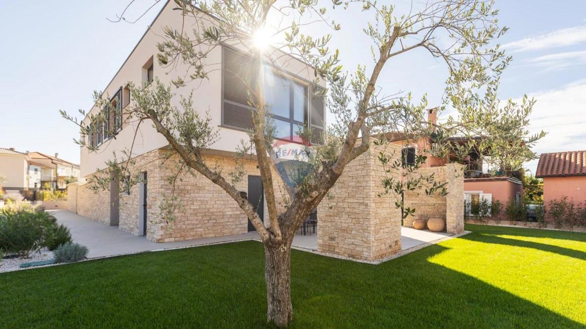 Istria, Umago – Villa di Lusso con 5 Camere da Letto