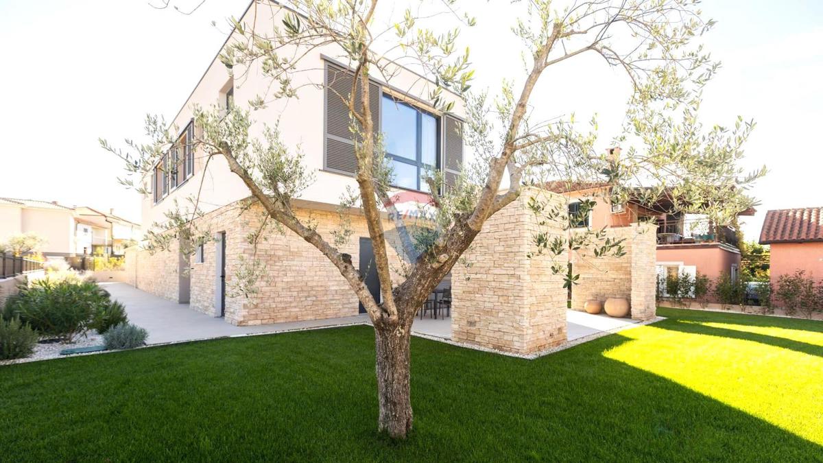 Istria, Umago – Villa di Lusso con 5 Camere da Letto