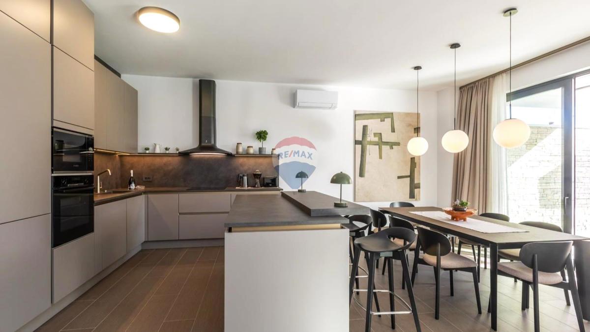 Istria, Umago – Villa di Lusso con 5 Camere da Letto