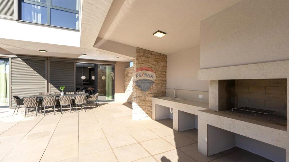 Istria, Umago – Villa di Lusso con 5 Camere da Letto