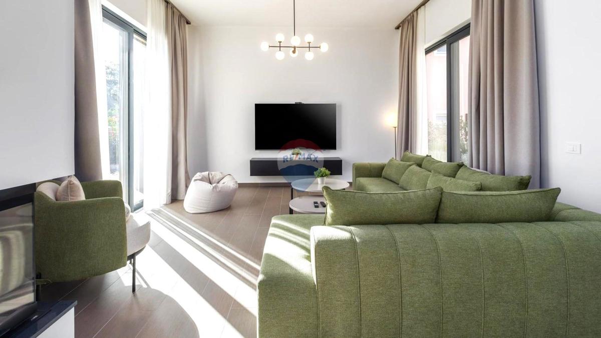 Istria, Umago – Villa di Lusso con 5 Camere da Letto