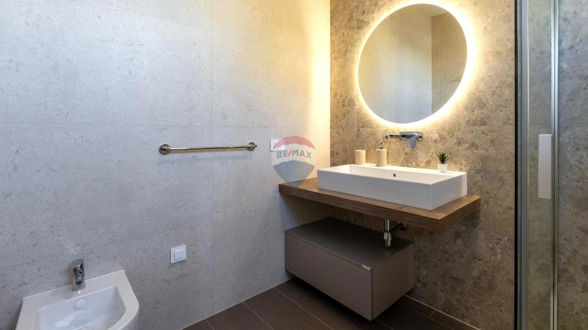 Istria, Umago – Villa di Lusso con 5 Camere da Letto