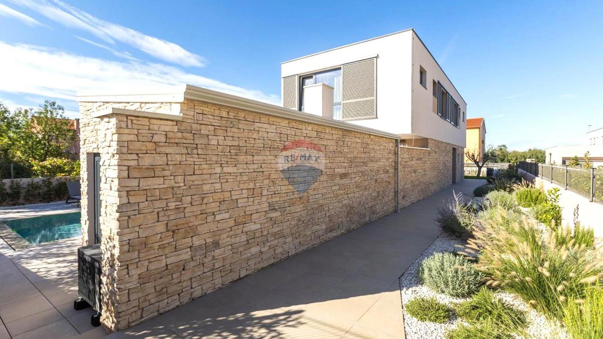 Istria, Umago – Villa di Lusso con 5 Camere da Letto