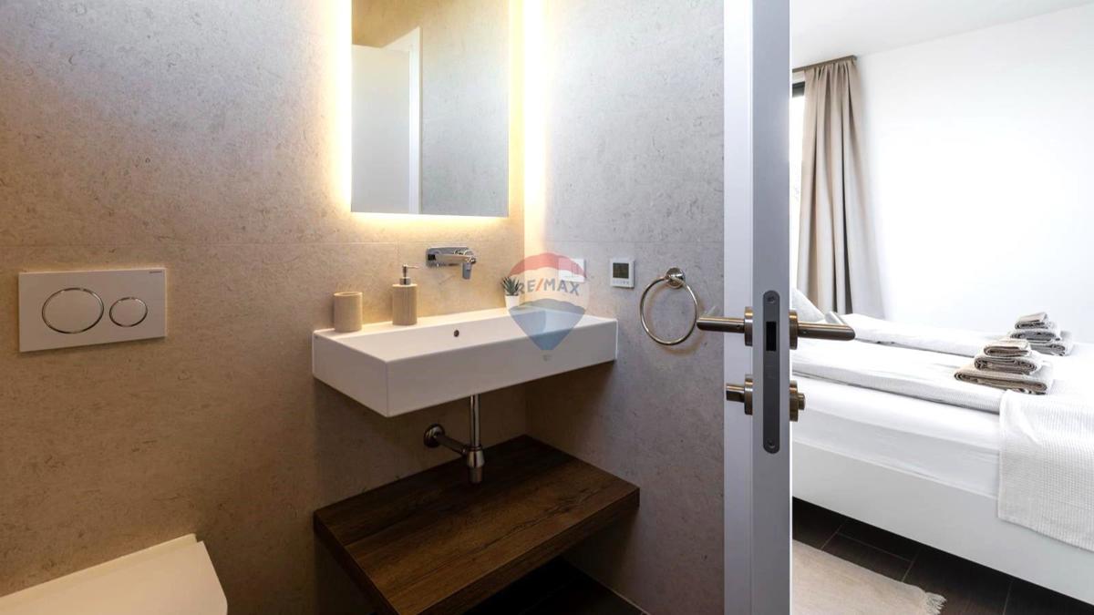 Istria, Umago – Villa di Lusso con 5 Camere da Letto