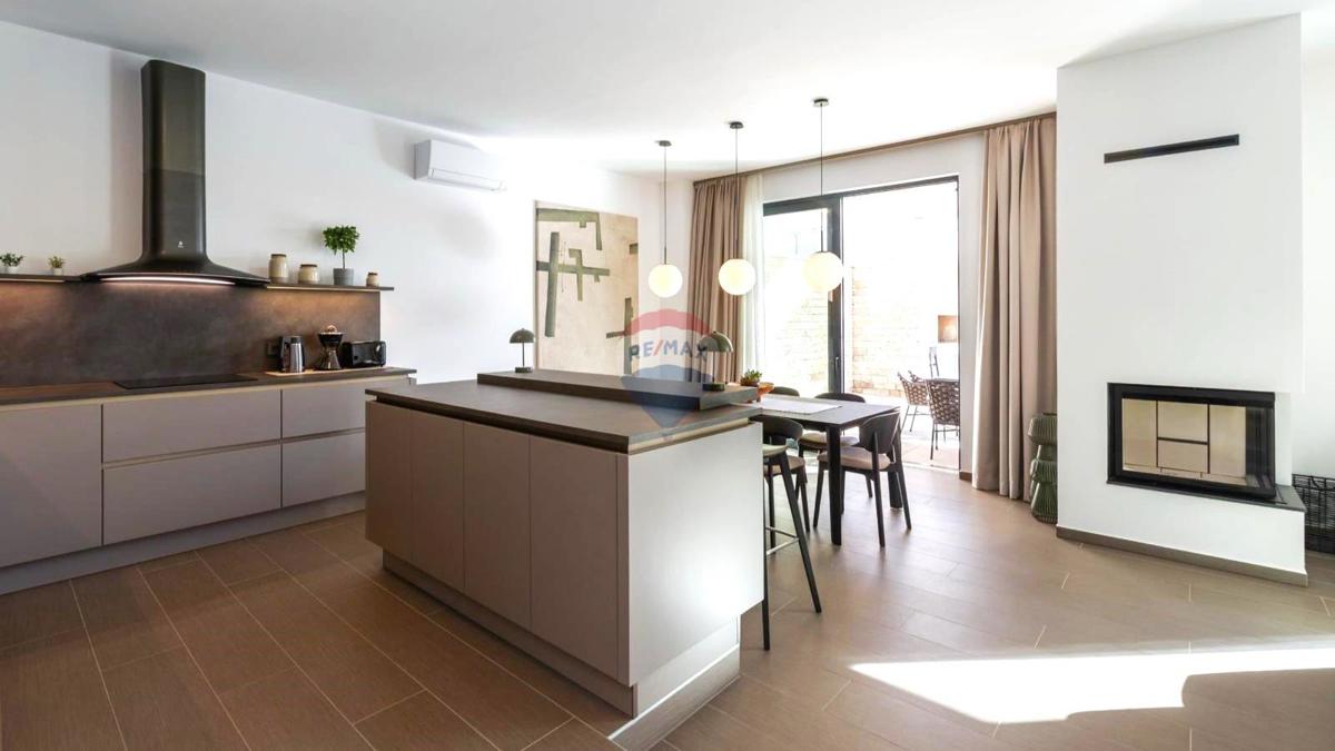 Istria, Umago – Villa di Lusso con 5 Camere da Letto