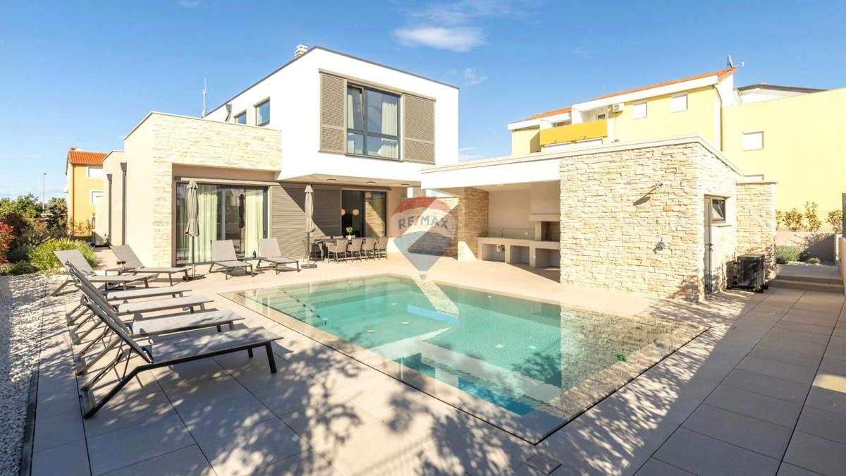 Istria, Umago – Villa di Lusso con 5 Camere da Letto