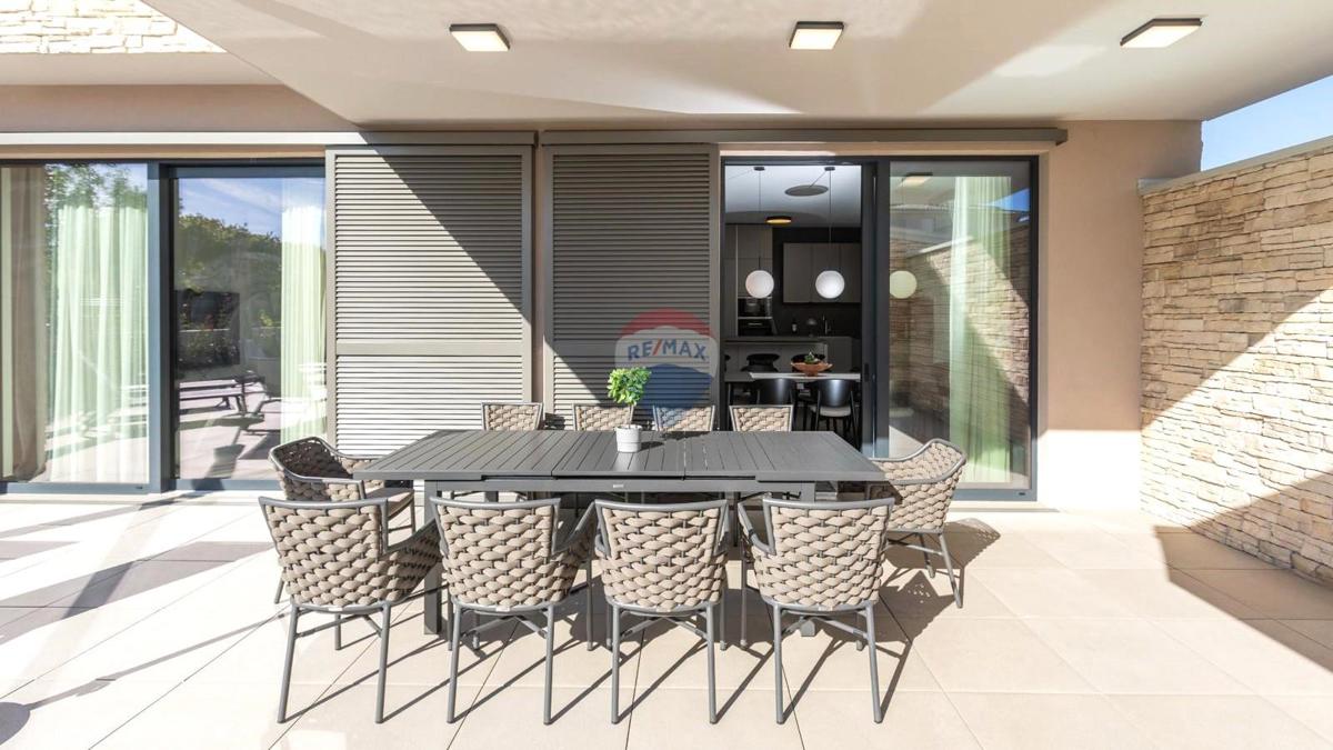 Istria, Umago – Villa di Lusso con 5 Camere da Letto