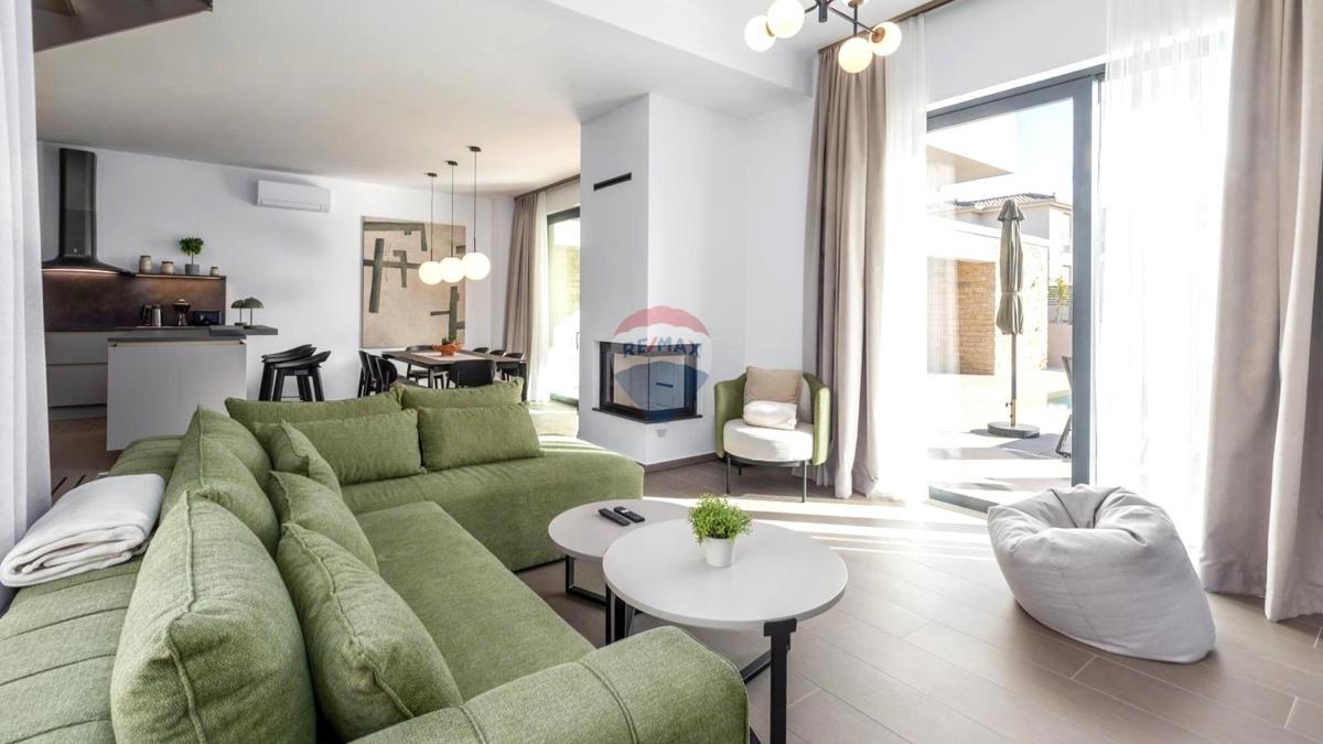 Istria, Umago – Villa di Lusso con 5 Camere da Letto