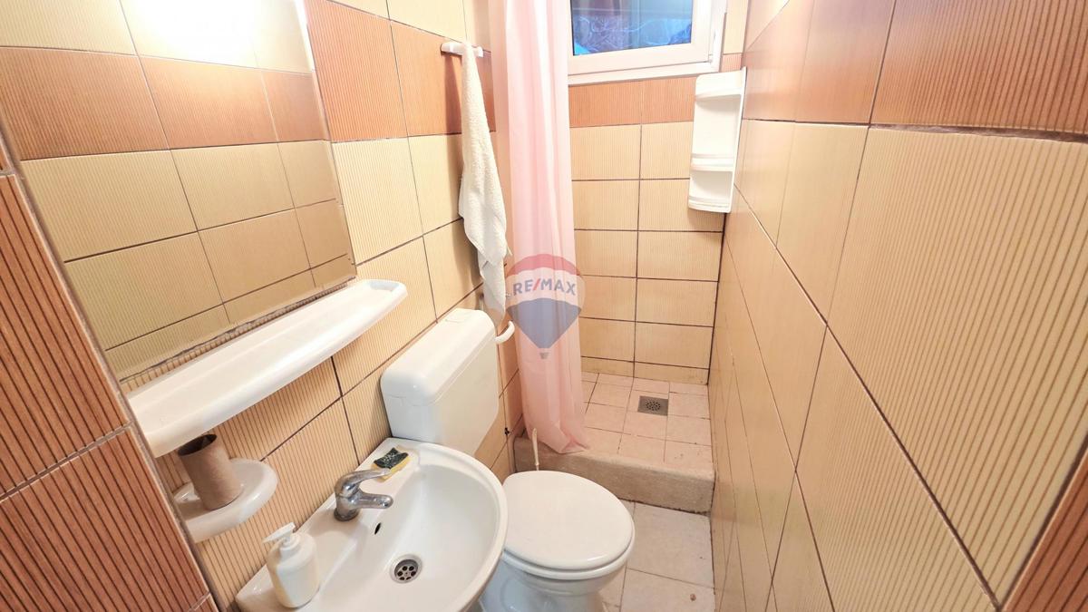 Medulin, Premantura | Casa 52m2, terrazza, tre posti auto e garage