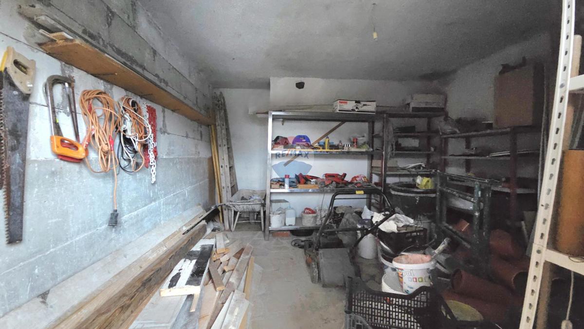 Medulin, Premantura | Casa 52m2, terrazza, tre posti auto e garage