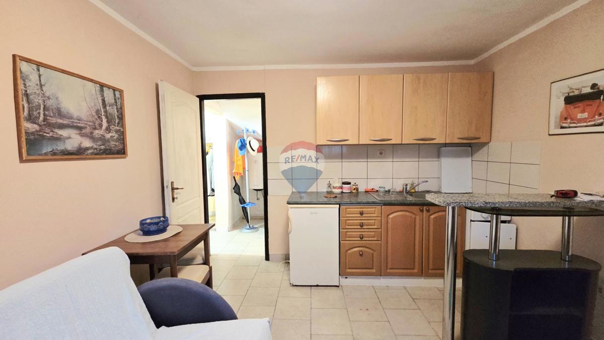 Medulin, Premantura | Casa 52m2, terrazza, tre posti auto e garage