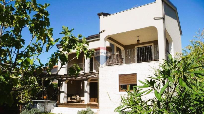 Punta, Umago – Villa di Lusso, Seconda Fila dal Mare