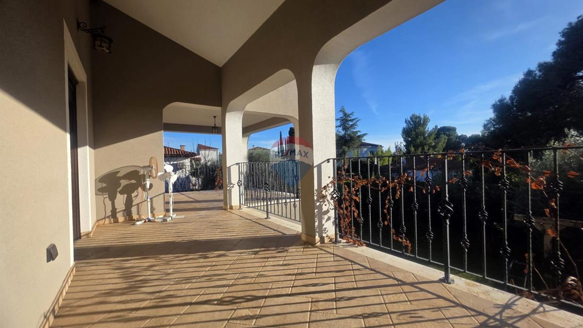 Punta, Umago – Villa di Lusso, Seconda Fila dal Mare