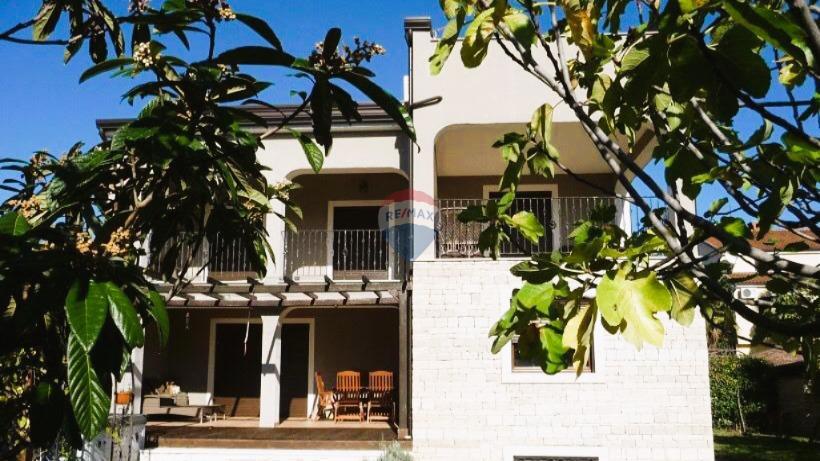 Punta, Umago – Villa di Lusso, Seconda Fila dal Mare