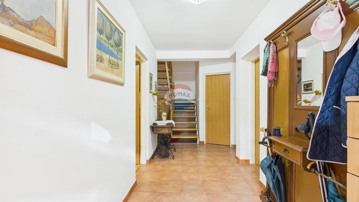 Crikvenica, Selce – casa con spazio commerciale, prima fila sul mare