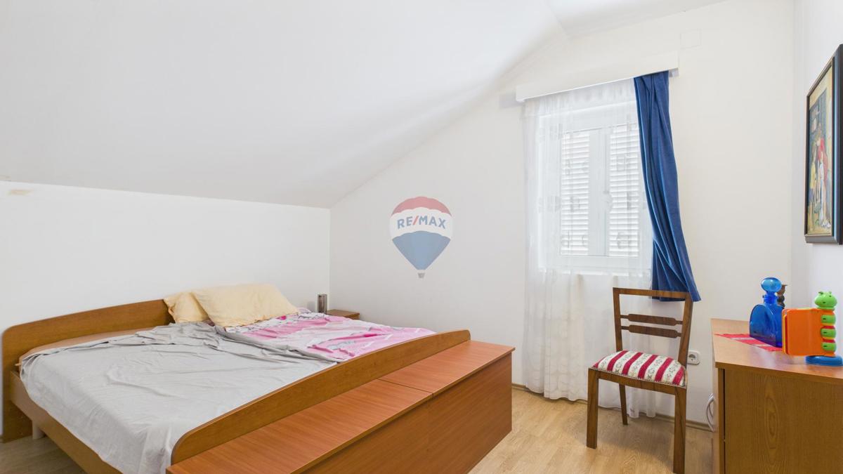 Crikvenica, Selce – casa con spazio commerciale, prima fila sul mare