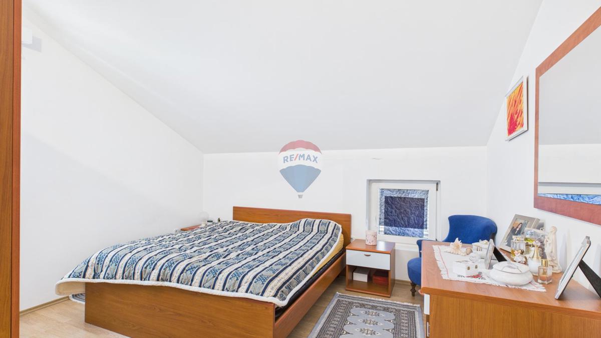 Crikvenica, Selce – casa con spazio commerciale, prima fila sul mare