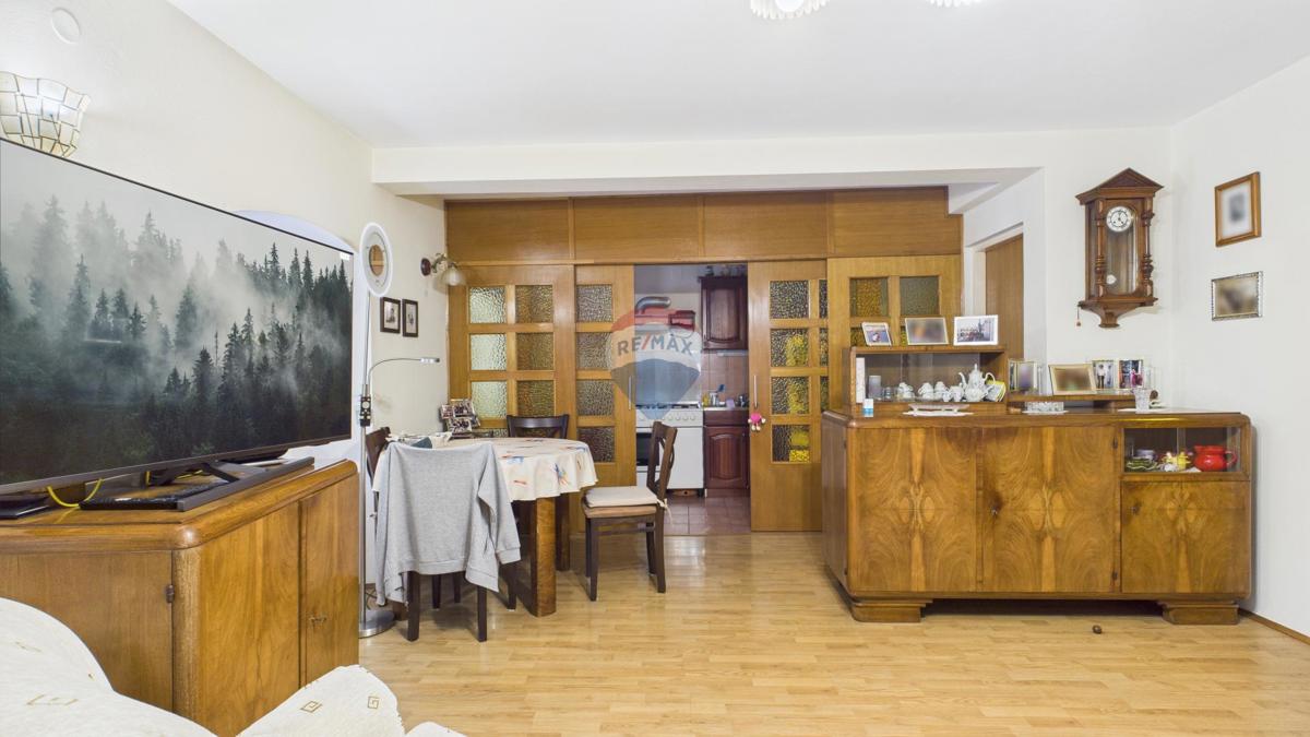 Crikvenica, Selce – casa con spazio commerciale, prima fila sul mare