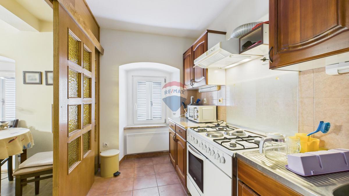 Crikvenica, Selce – casa con spazio commerciale, prima fila sul mare