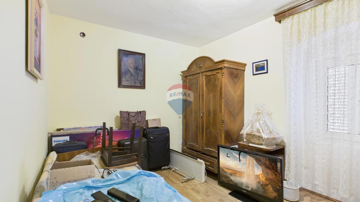 Crikvenica, Selce – casa con spazio commerciale, prima fila sul mare