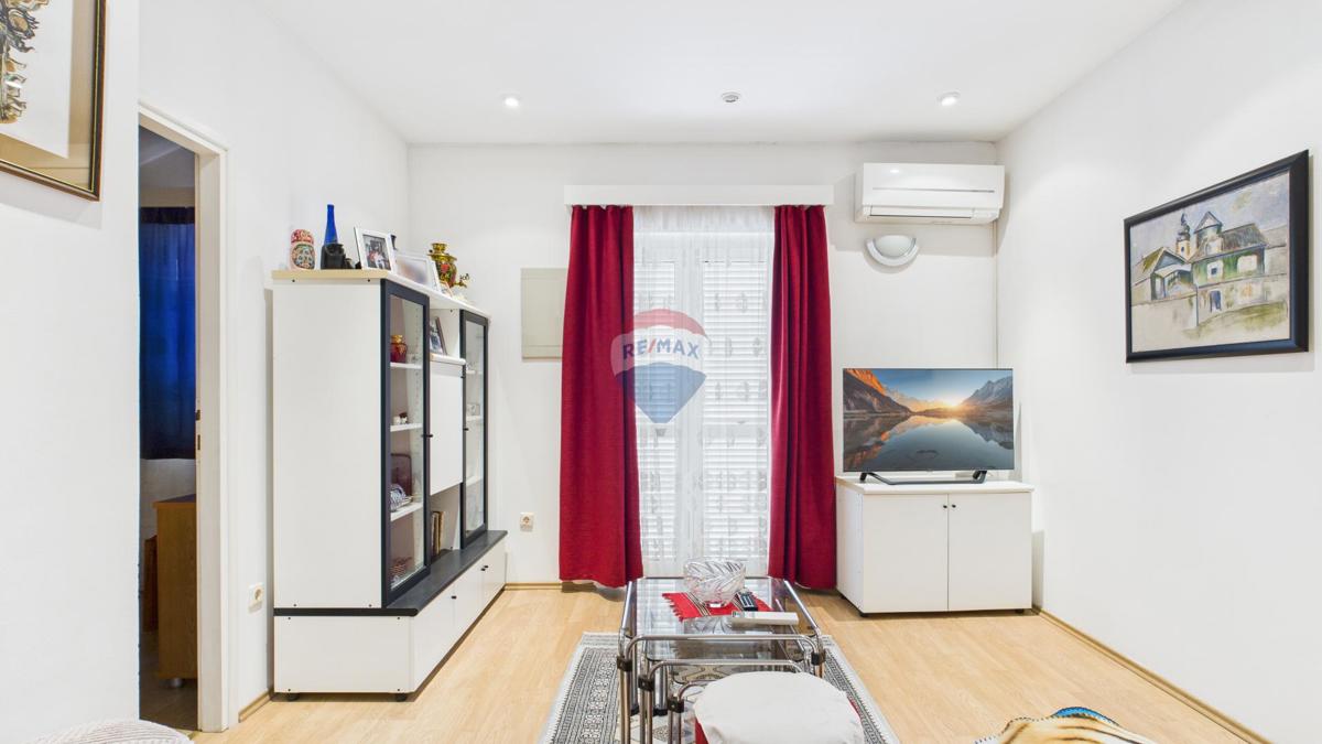 Crikvenica, Selce – casa con spazio commerciale, prima fila sul mare