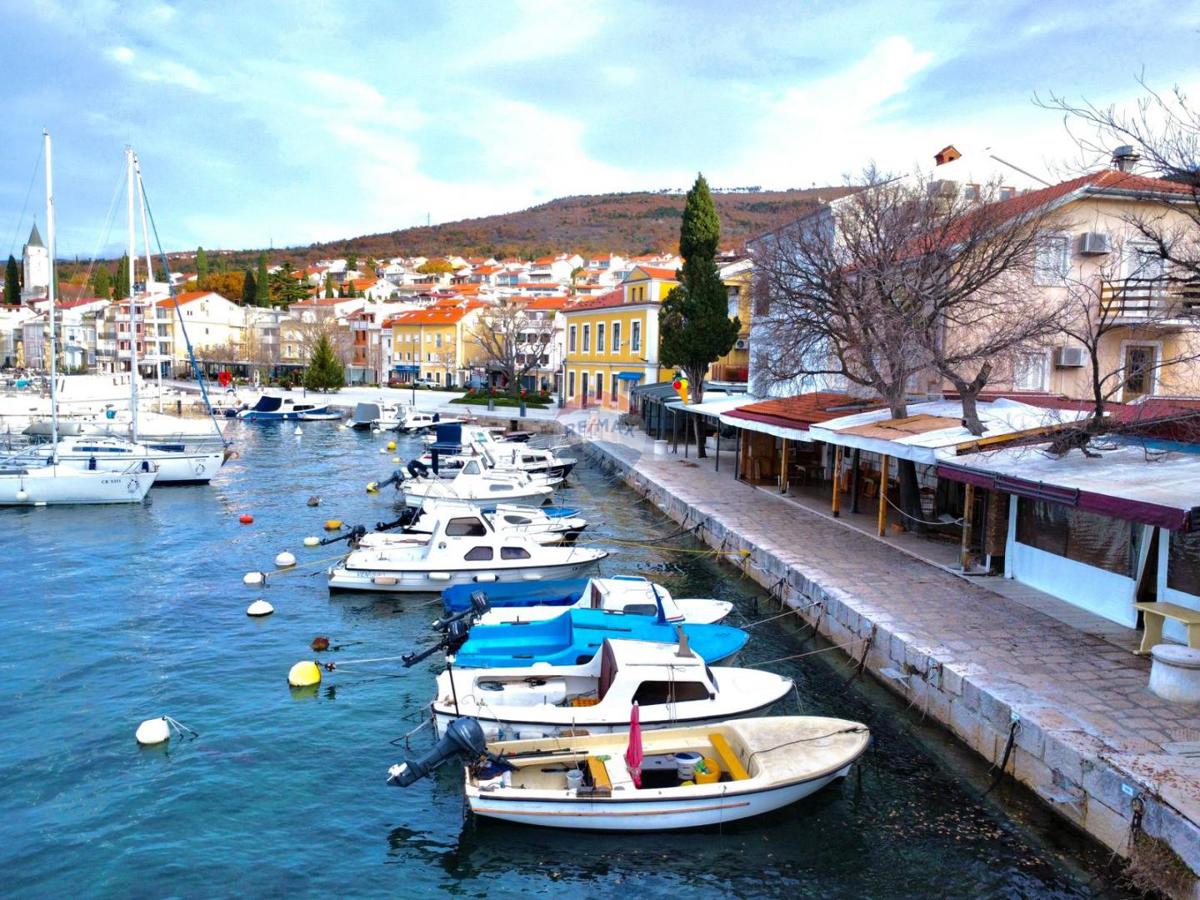 Crikvenica, Selce – casa con spazio commerciale, prima fila sul mare