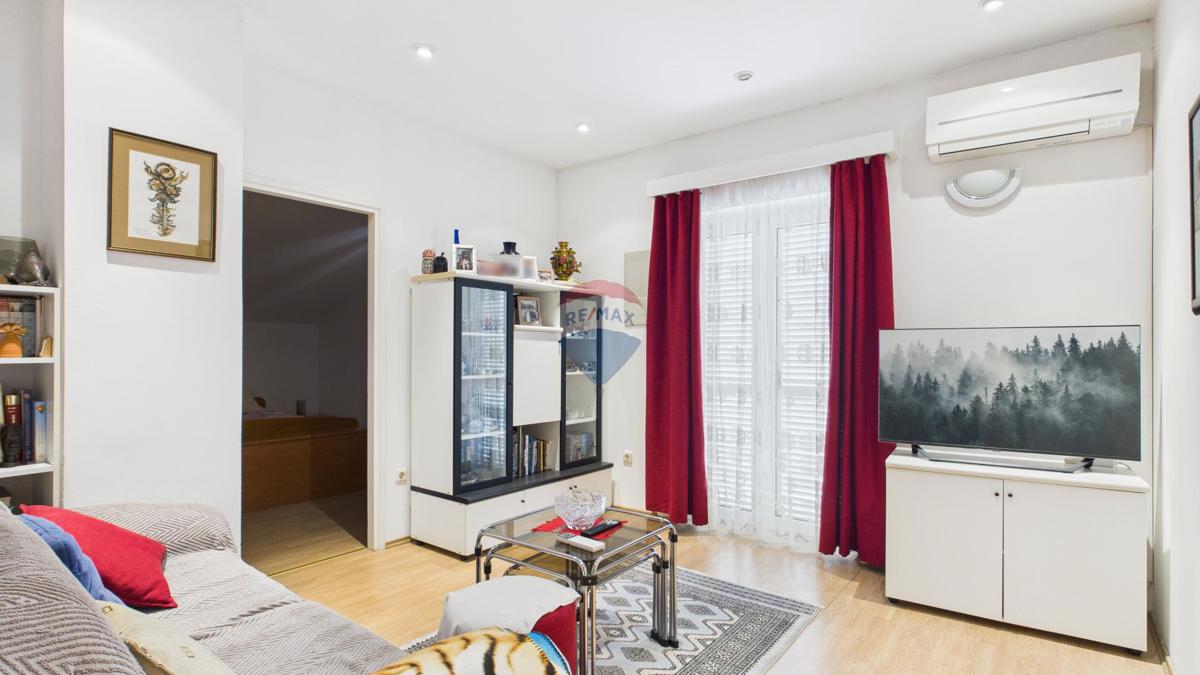 Crikvenica, Selce – casa con spazio commerciale, prima fila sul mare