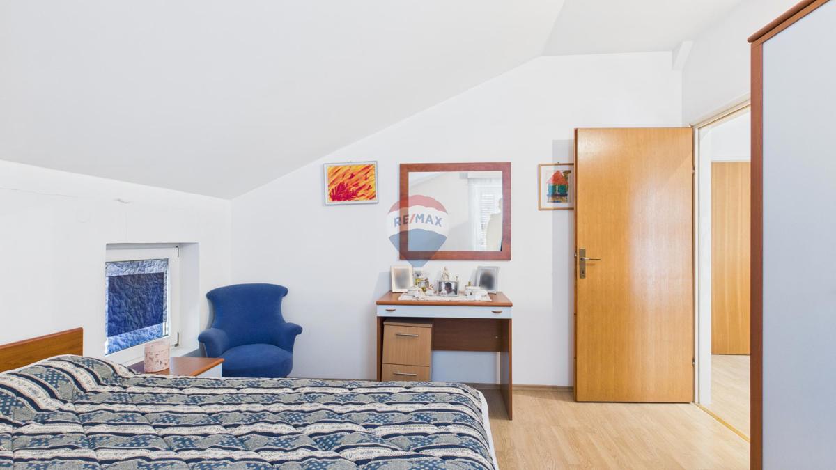 Crikvenica, Selce – casa con spazio commerciale, prima fila sul mare