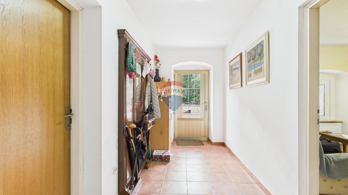 Crikvenica, Selce – casa con spazio commerciale, prima fila sul mare