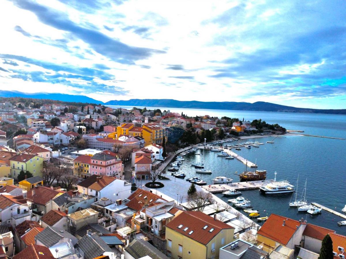 Crikvenica, Selce – casa con spazio commerciale, prima fila sul mare