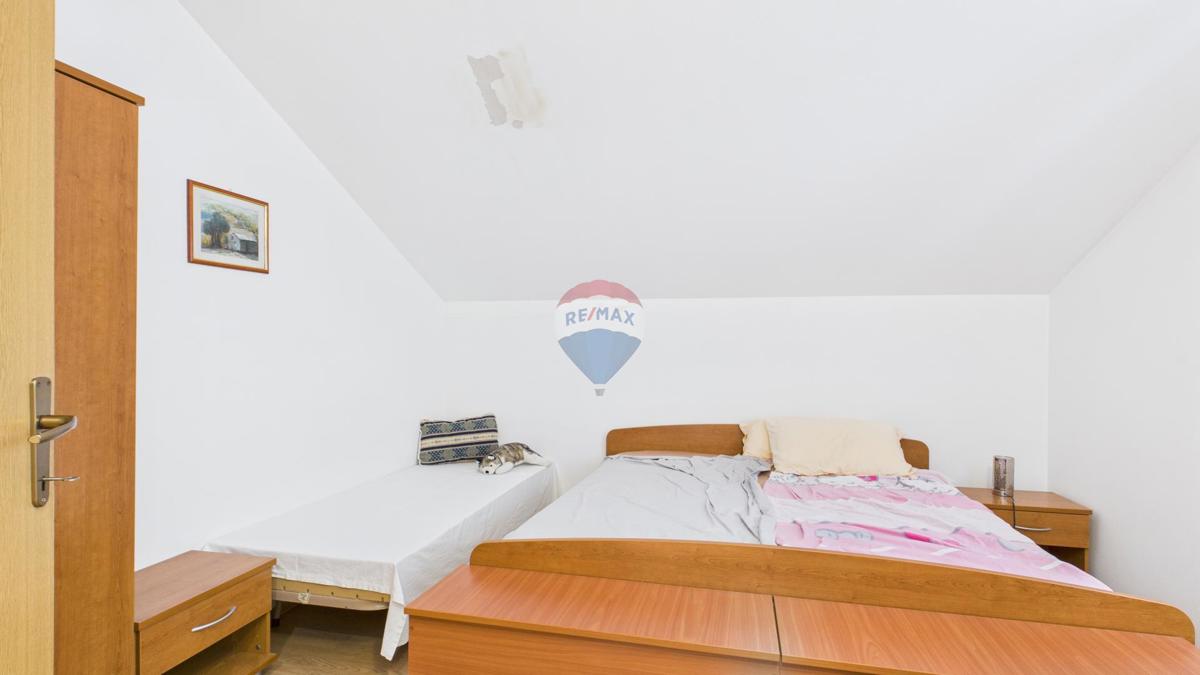 Crikvenica, Selce – casa con spazio commerciale, prima fila sul mare