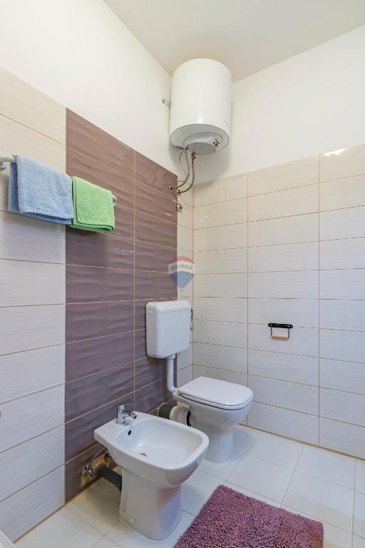 Istria, Pola- 3 unità, giardino, 3 posti auto, ristrutturato,124,07 m2