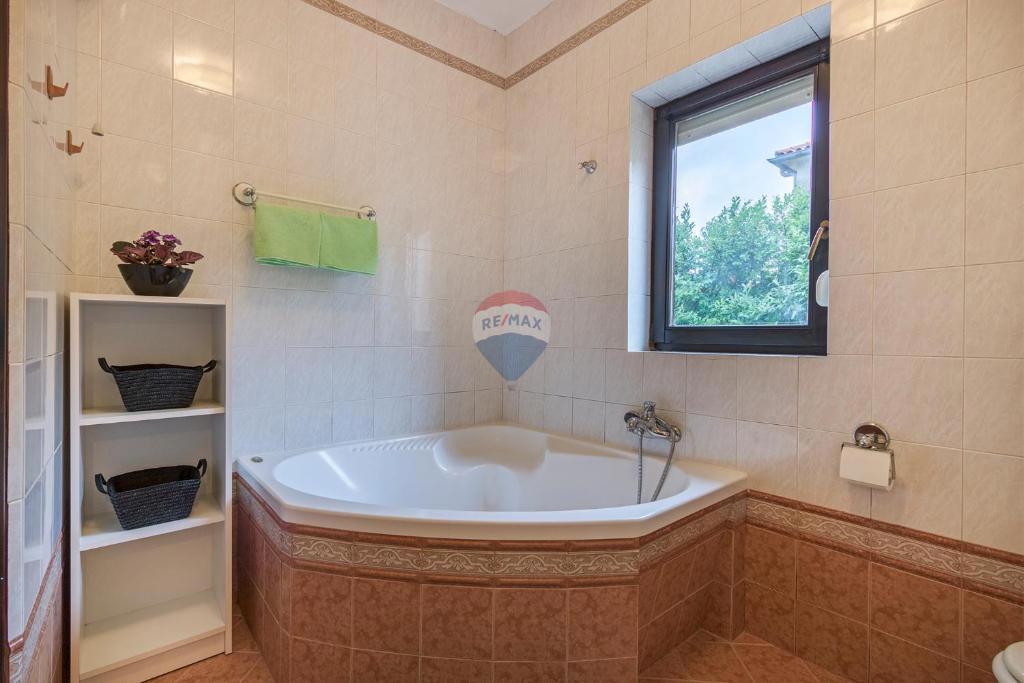 Istria, Pola- 3 unità, giardino, 3 posti auto, ristrutturato,124,07 m2