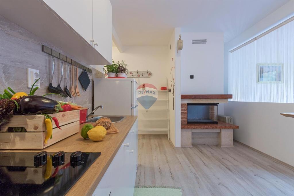 Istria, Pola- 3 unità, giardino, 3 posti auto, ristrutturato,124,07 m2