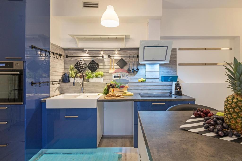 Istria, Pola- 3 unità, giardino, 3 posti auto, ristrutturato,124,07 m2