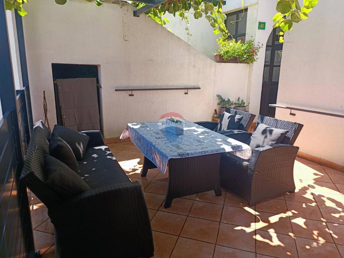 Istria, Pola- 3 unità, giardino, 3 posti auto, ristrutturato,124,07 m2