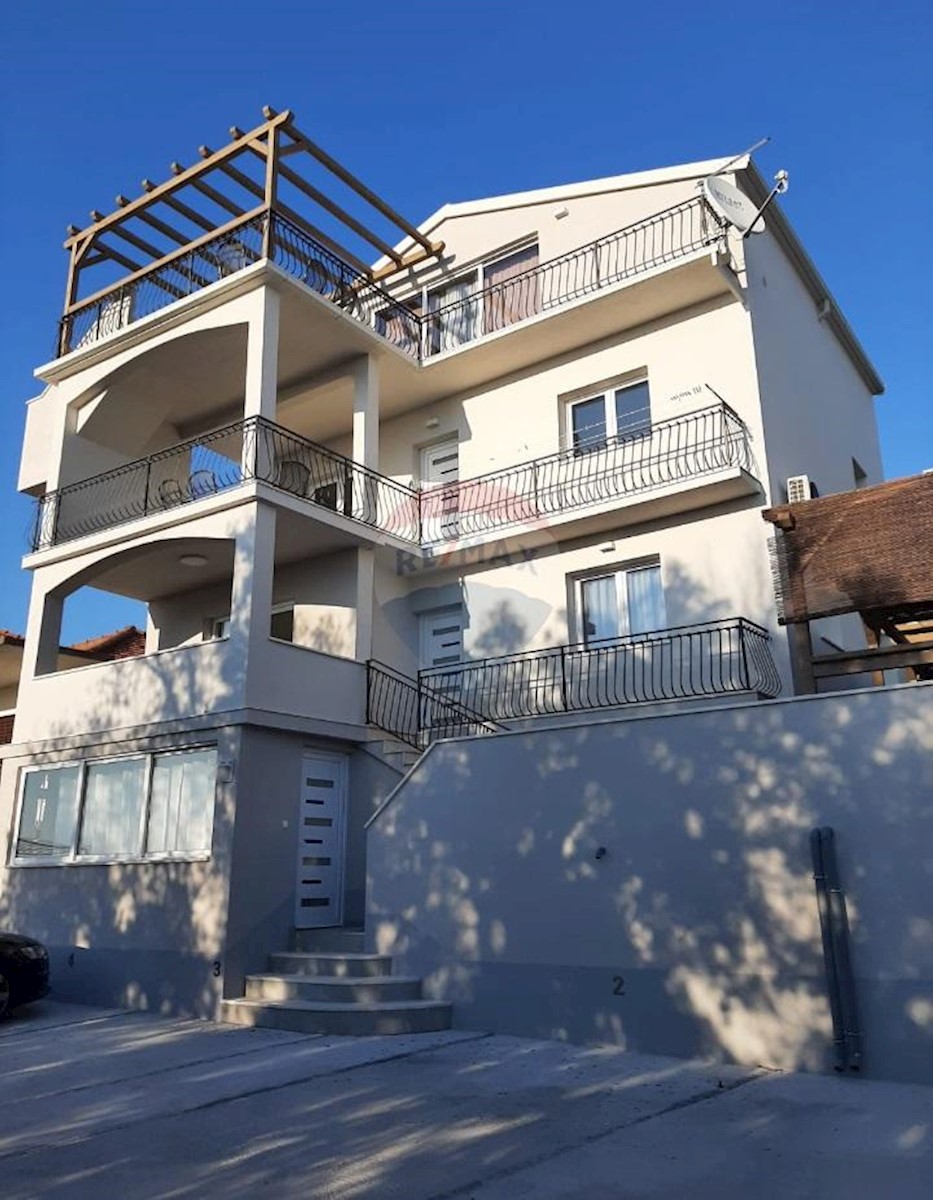 Villa Singola/Casa Vacanza Rogoznica, 290m2