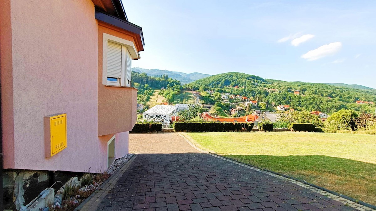 Zagabria, Gračani | Villa unica con vista panoramica e giardino, 2220 m2