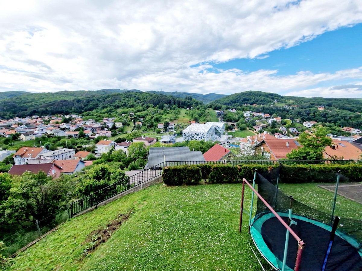 Zagabria, Gračani | Villa unica con vista panoramica e giardino, 2220 m2