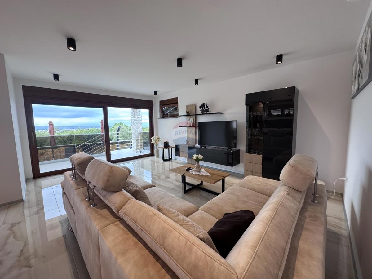 Casa Malinska, Malinska-Dubašnica, 275m2