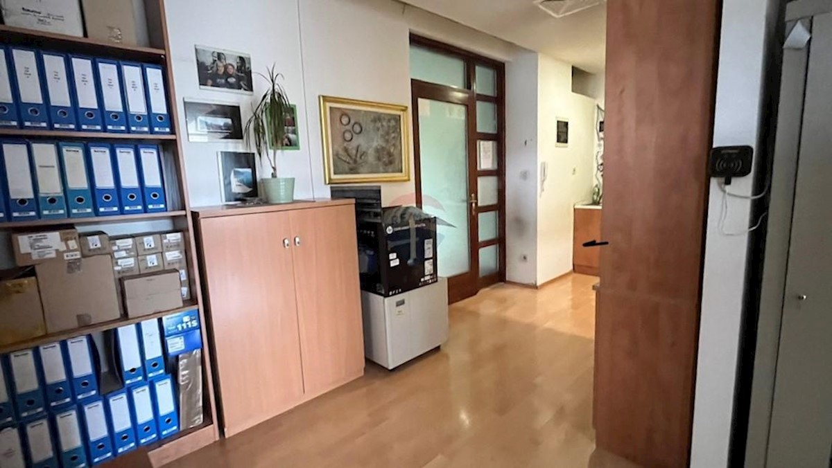 Attività commerciale Poreč, 92m2