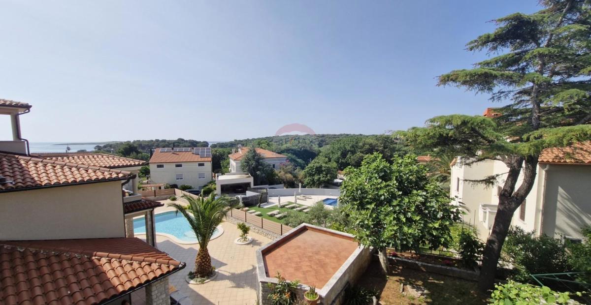 Istria, Premantura, casa indipendente di 274 m², a 500 m dalla spiaggia