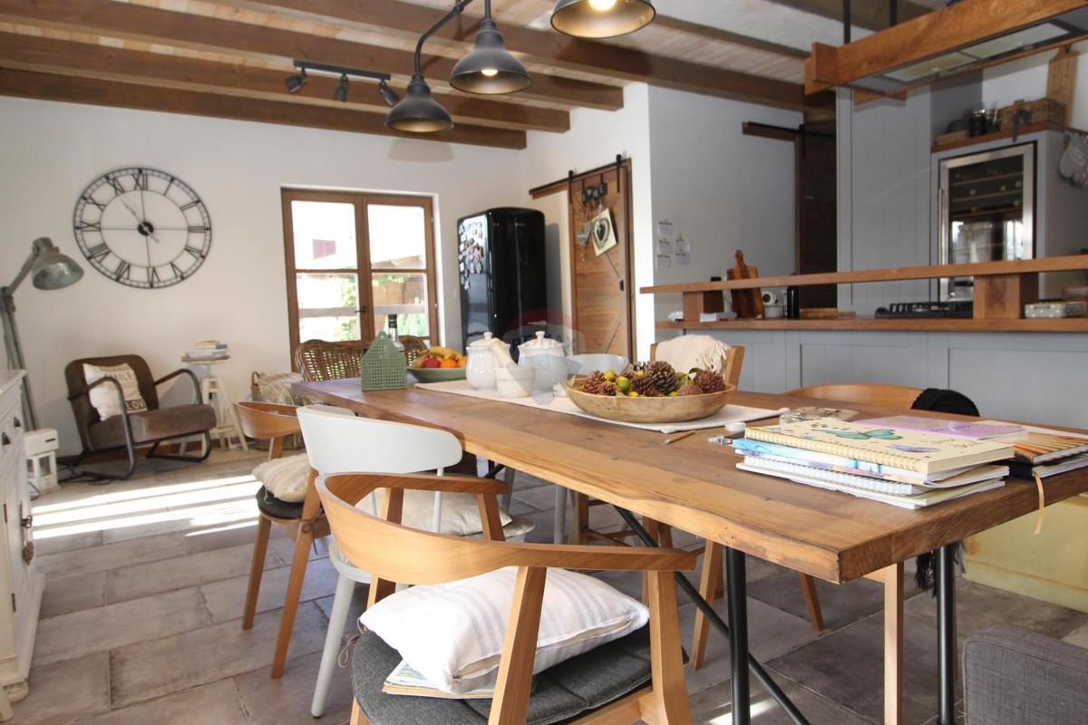 Casa Peresiji, Svetvinčenat, 235m2