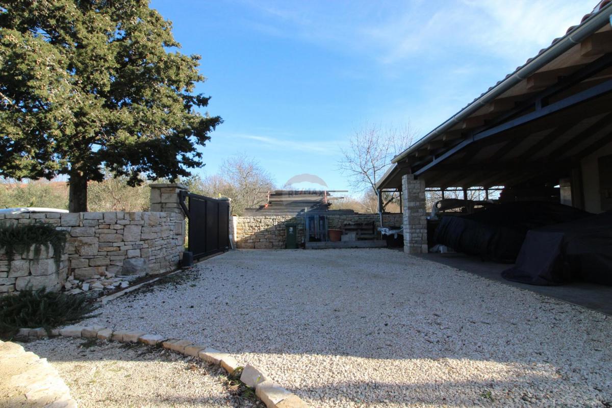 Casa Peresiji, Svetvinčenat, 235m2