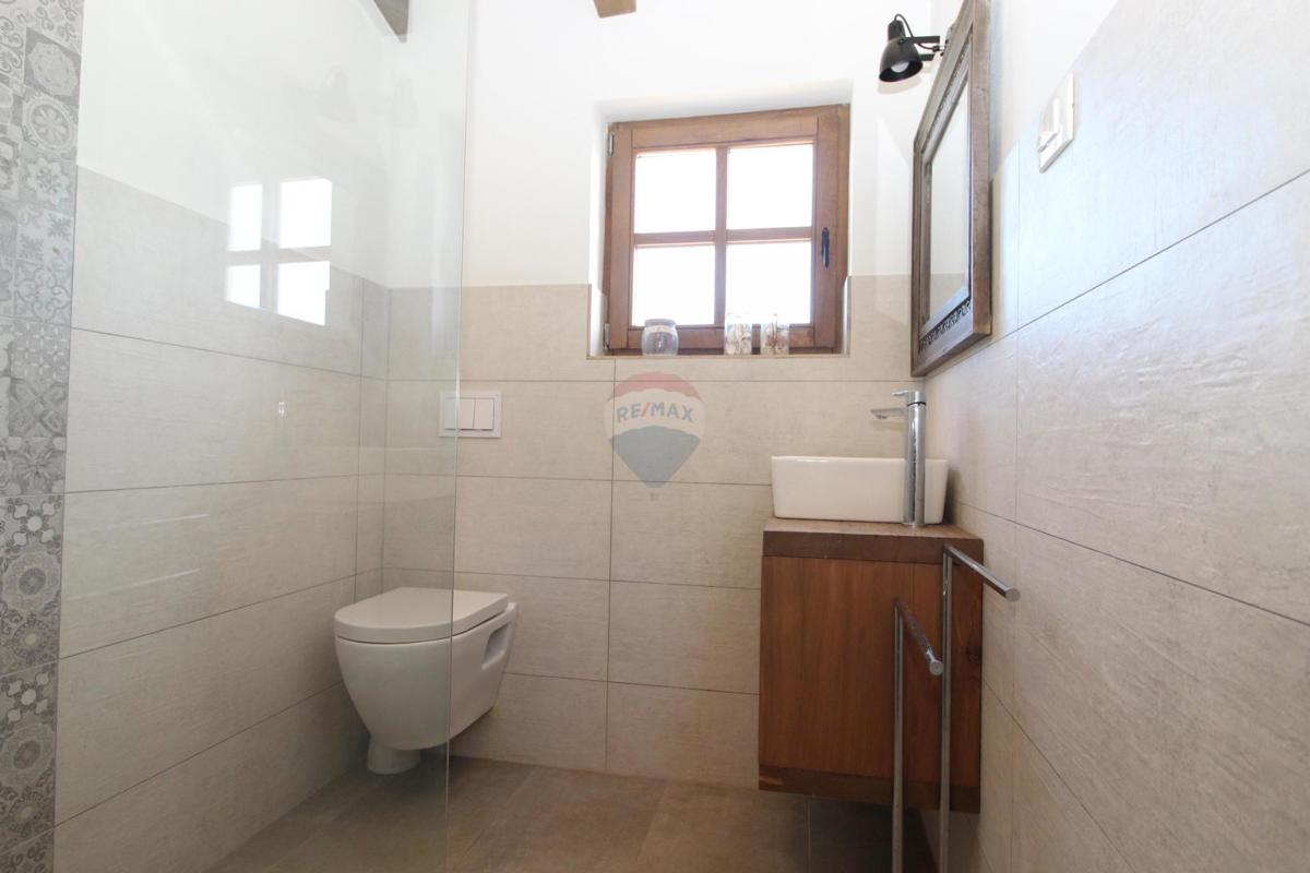 Casa Peresiji, Svetvinčenat, 235m2