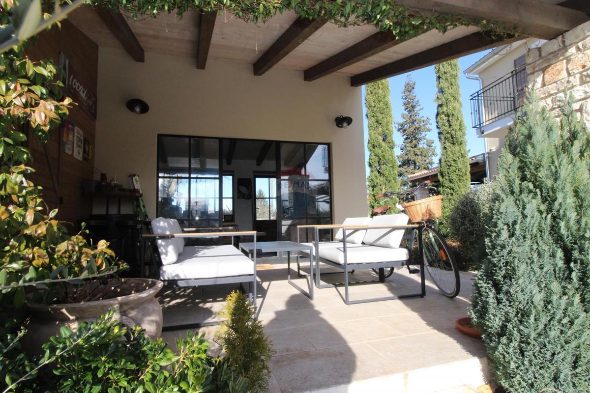 Casa Peresiji, Svetvinčenat, 235m2